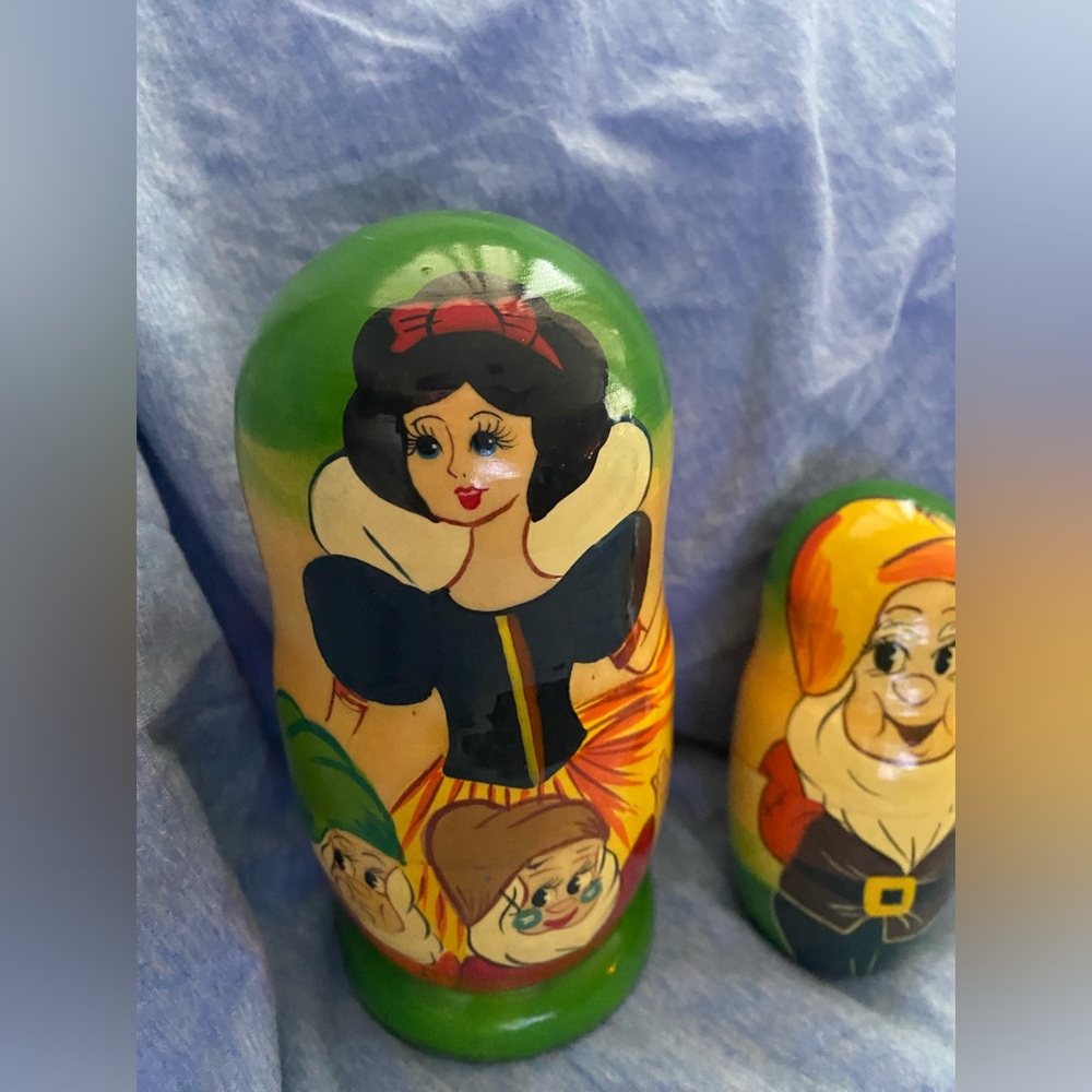 Vintage Snow White nesting dolls